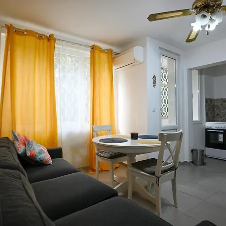 уют и тишина на локация Апартаменты *